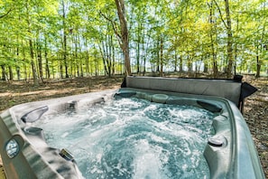 Banyera d'hidromassatge a l'aire lliure