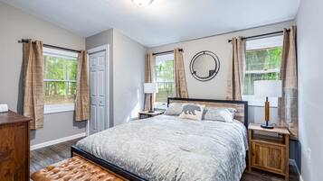 3 bedrooms, iron/ironing board, WiFi, bed sheets