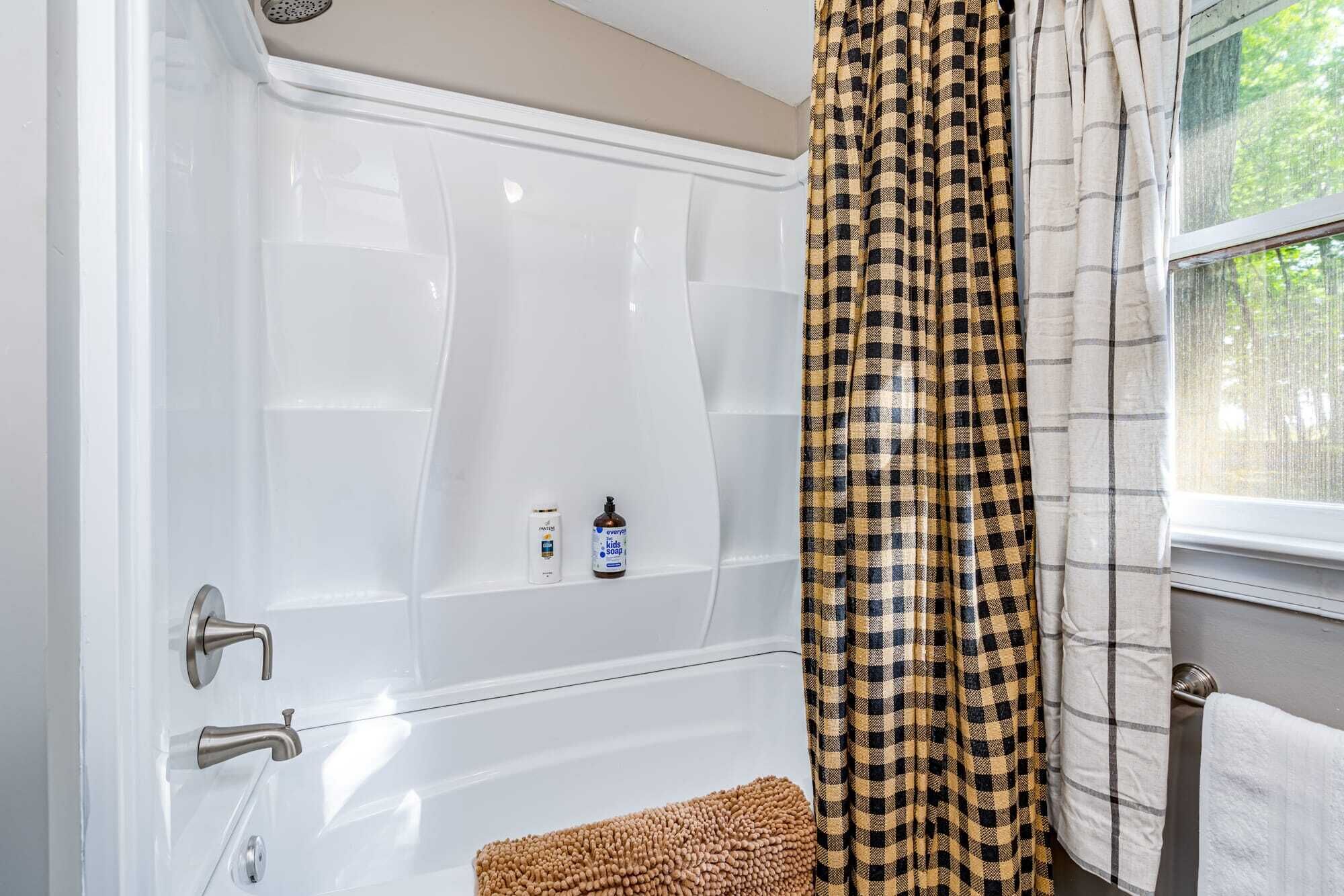 Badekar, hårføner og håndklær