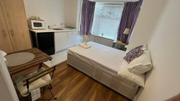 Studio | Free WiFi, bed sheets