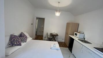 Studio | Free WiFi, bed sheets