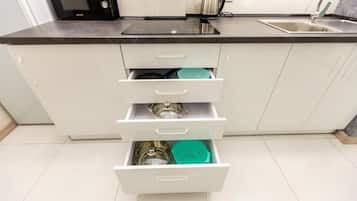 冷蔵庫、電子レンジ、オーブン