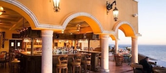 卡波卓越一臥主套房飯店