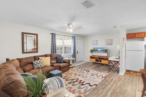 Smart TV - The Downtown Retreat Four (Ocala)