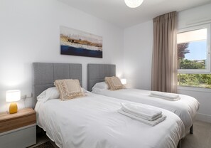 2 bedrooms, iron/ironing board, free WiFi