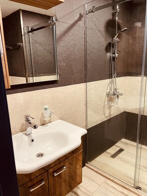 تجهيزات دش، مراحيض شطف