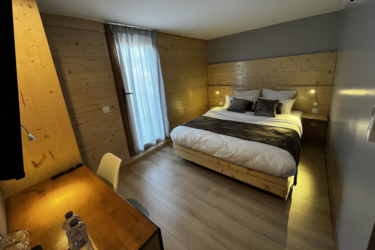 Premium bedding, minibar, in-room safe, laptop workspace