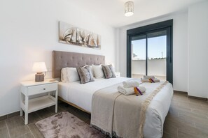 2 bedrooms, travel crib, free WiFi