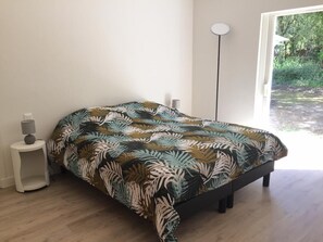 5 slaapkamers, een strijkplank/strijkijzer, reisbedje, gratis wifi