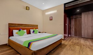 Deluxe Room | Desk, iron/ironing board - Treebo Edesia (Lucknow)