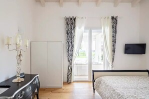 3 makuuhuonetta, työpöytä, silitysrauta/-lauta, ilmainen Wi-Fi