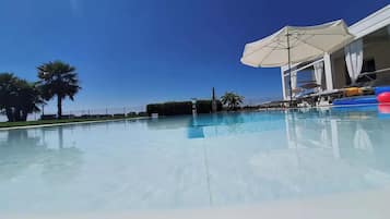 Piscina all'aperto