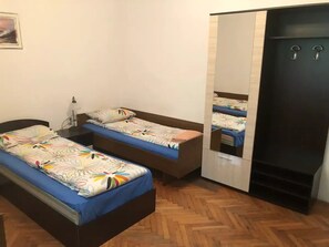 3 bedrooms, desk, soundproofing, iron/ironing board