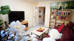 Smart TV, books, stereo