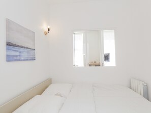 1 slaapkamer, een strijkplank/strijkijzer, wifi, beddengoed