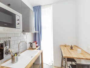 Kühlschrank, Mikrowelle, Geschirrspüler