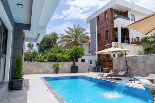 EURONOVA HOTEL & SUITES