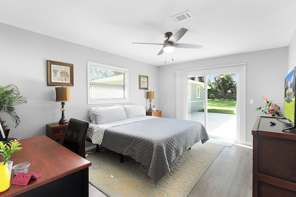 2 bedrooms, desk, iron/ironing board, travel cot