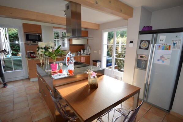 Réfrigérateur, micro-ondes, four, lave-vaisselle