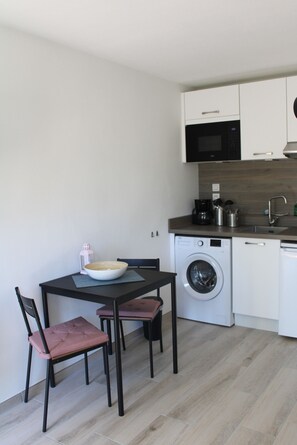 Fridge, microwave, coffee/tea maker, electric kettle