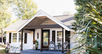 Modernized 2BR Historic Home w/ King bed