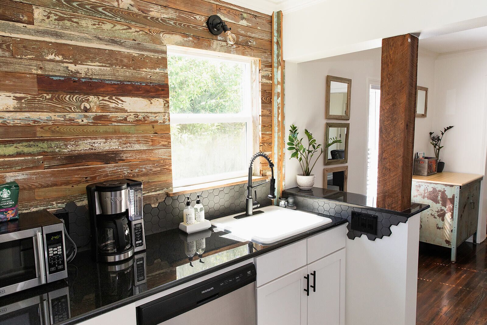 雪櫃、微波爐、焗爐、爐具