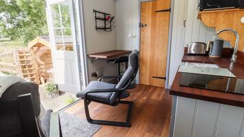 1 bedroom, individually decorated, individually furnished, free WiFi