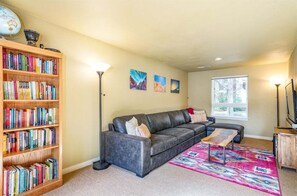 TV, fireplace - Bluebird Day - River Hawk in Bend, Experience comfort at a spacious 3BR home. (Bend)