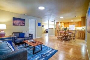 TV, fireplace - Bluebird Day - River Hawk in Bend, Experience comfort at a spacious 3BR home. (Bend)