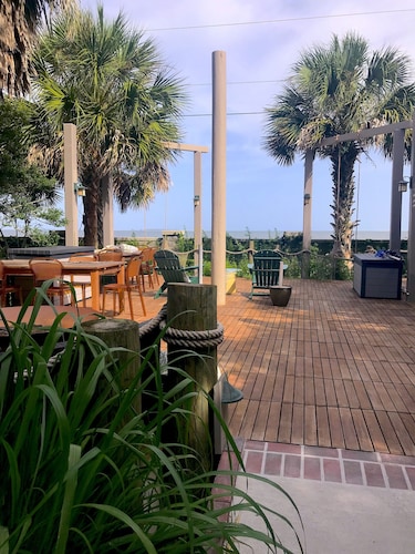 Bohemian LODGE in an Enchanted Garden-by-the-Sea; 3-min walk to Private Beach