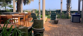 Bohemian LODGE in an Enchanted Garden-by-the-Sea; 3-min walk to Private Beach