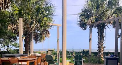 Bohemian LODGE in an Enchanted Garden-by-the-Sea; 3-min walk to Private Beach