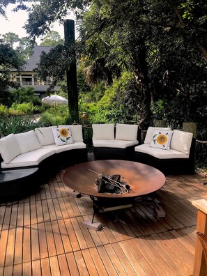 Terrace/patio - Bohemian LODGE in an Enchanted Garden-by-the-Sea; 3-min walk to Private Beach (Carrabelle)