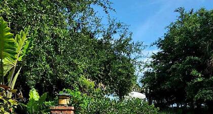 Bohemian LODGE in an Enchanted Garden-by-the-Sea; 3-min walk to Private Beach