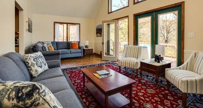 Sherando Cabin--hot tub, kitchen, fireplace