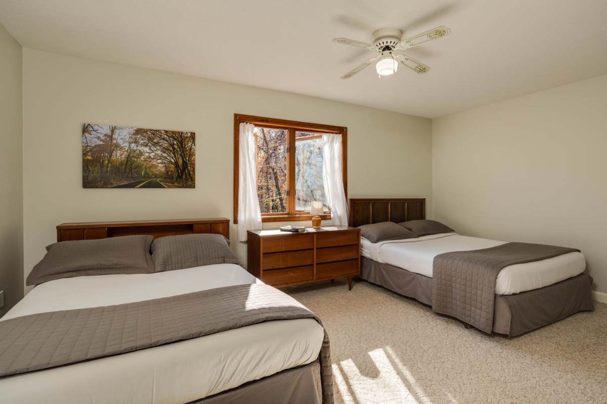 Sherando_Cabin_QueenBed3