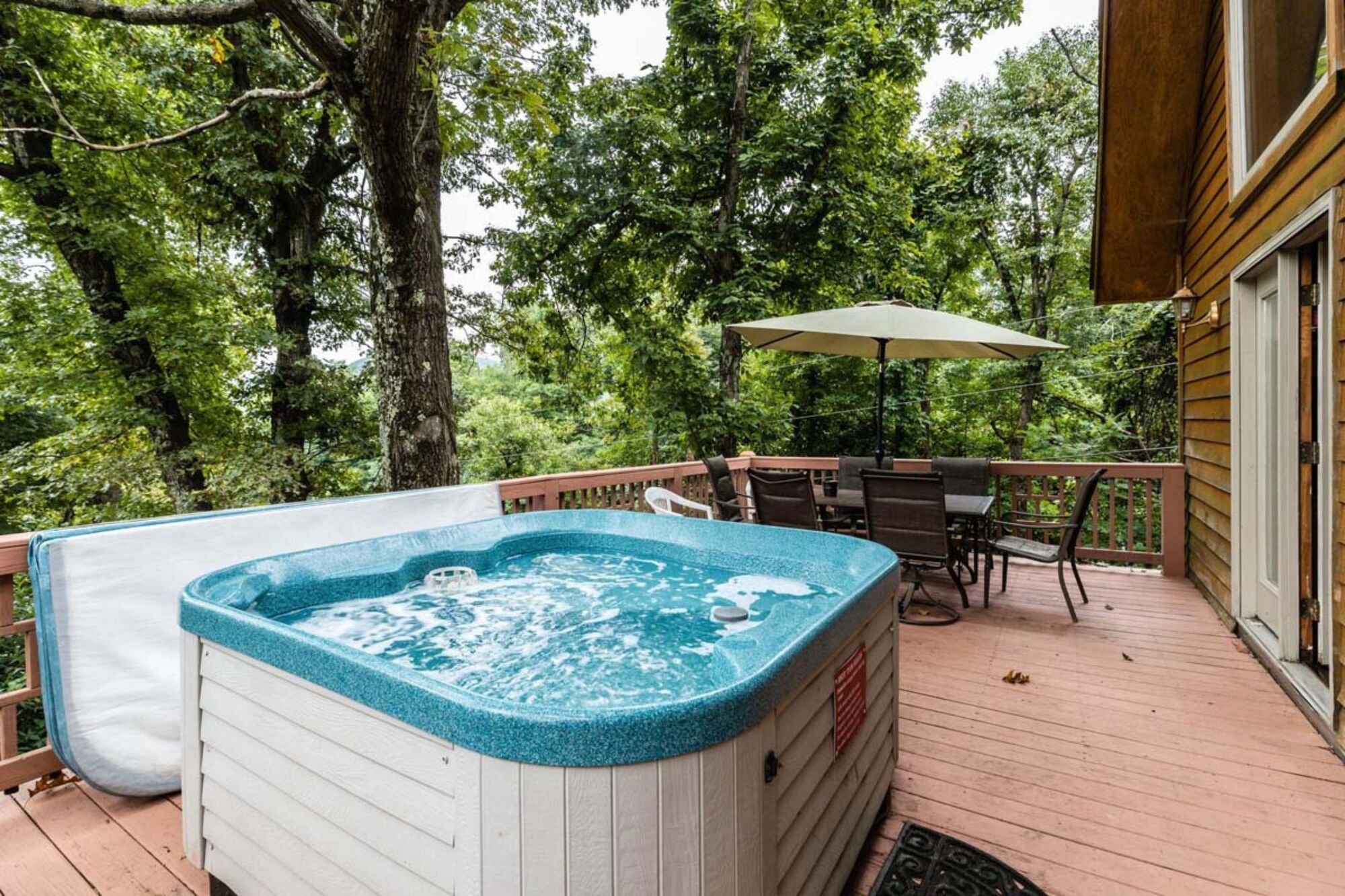 Sherando_Cabin_Hot_Tub