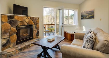 Three Ridges Cabin--kitchen, fireplace, jacuzzi
