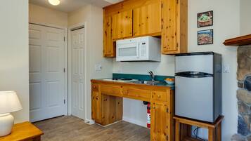 Fridge, microwave, coffee/tea maker, toaster