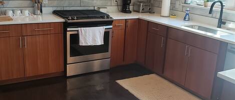 Mikroaaltouuni, uuni, liesi, astianpesukone