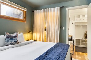 2 habitaciones, tabla de planchar con plancha, wifi y ropa de cama