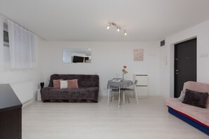 Living room - Cozy Underground Studio Apartment Ochota (Warsaw)