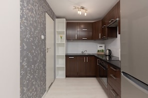 Microwave, dishwasher, cookware/dishes/utensils