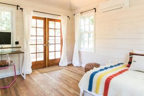 1 chambre, bureau, fer et planche à repasser, accès au Wi-Fi (inclus)
