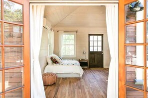 1 habitación, escritorio, tabla de planchar con plancha y wifi gratis
