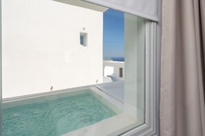Suite with Sea View, Private Hot Tub & Steam Room (B3) | Private spa tub