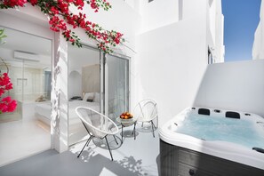Cave Suite with Private Hot Tub & Private Steam Room (D1) | Private spa tub - Cycladic Suites & Spa  (Santorini)