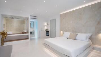 Honeymoon Suite with Sea View Private Heated Pool & Steam Room (B1) | 1 bedroom, minibar, in-room safe, blackout curtains