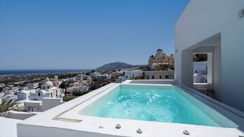 Honeymoon Suite with Sea View, Private Hot Tub & Steam Room (C1) | Private spa tub