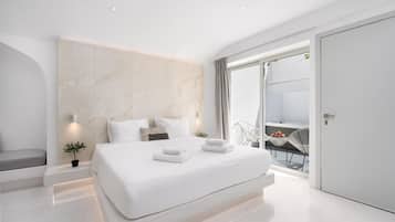 Cave Suite with Private Hot Tub & Private Steam Room (D1) | 1 bedroom, minibar, in-room safe, blackout drapes